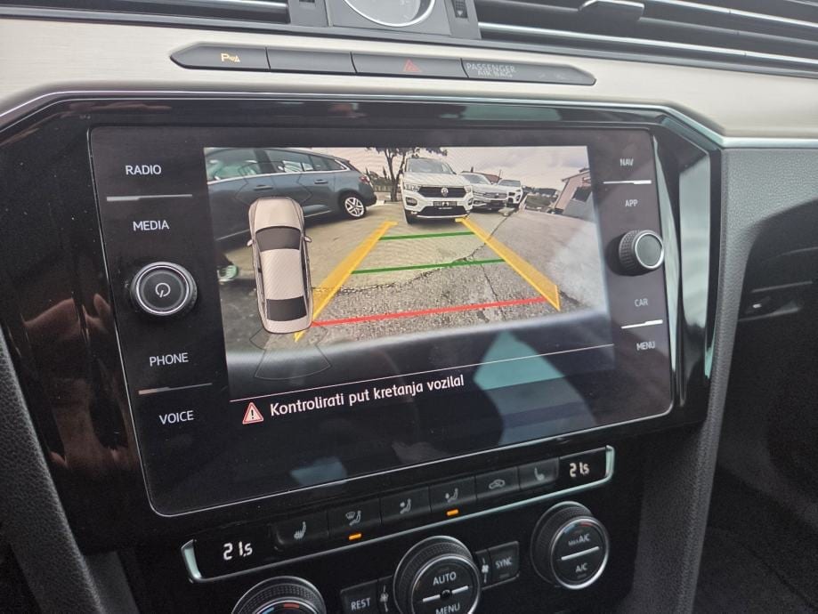 VW Passat 2,0 TDI R-LINE ** NIJE UVOZ ** JAMSTVO !!, 2019 god. - 18