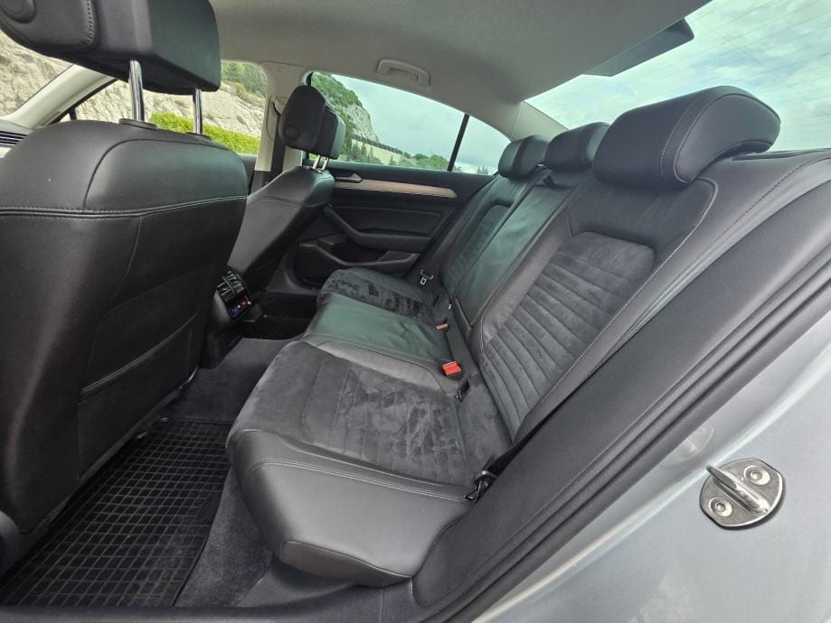 VW Passat 2,0 TDI R-LINE ** NIJE UVOZ ** JAMSTVO !!, 2019 god. - 19
