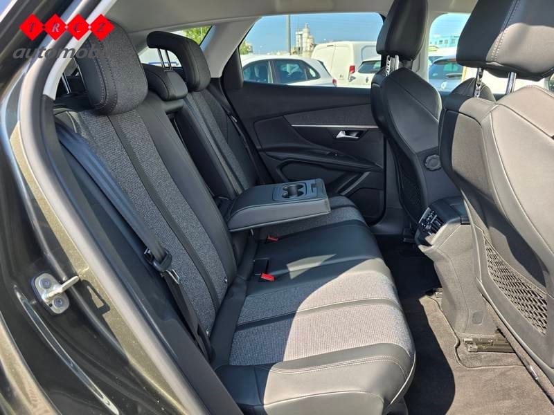 PEUGEOT 3008 1.5 HDI AT