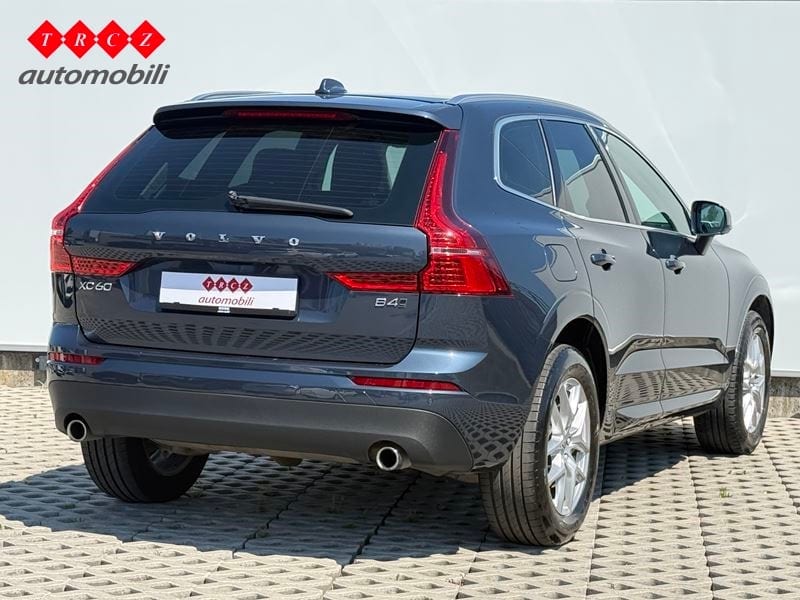 VOLVO XC60 2.0 MOMENTUM PRO - 4