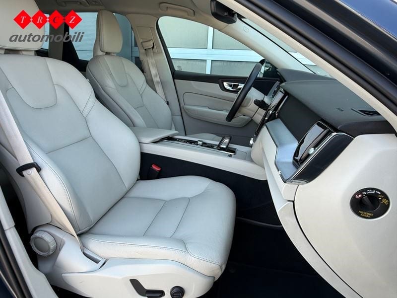 VOLVO XC60 2.0 MOMENTUM PRO - 7