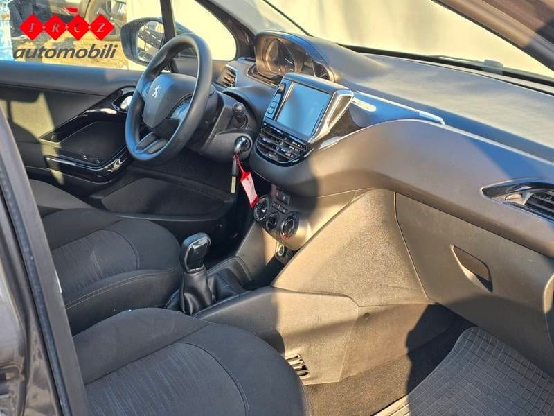 PEUGEOT 208 1.5 HDI - 6