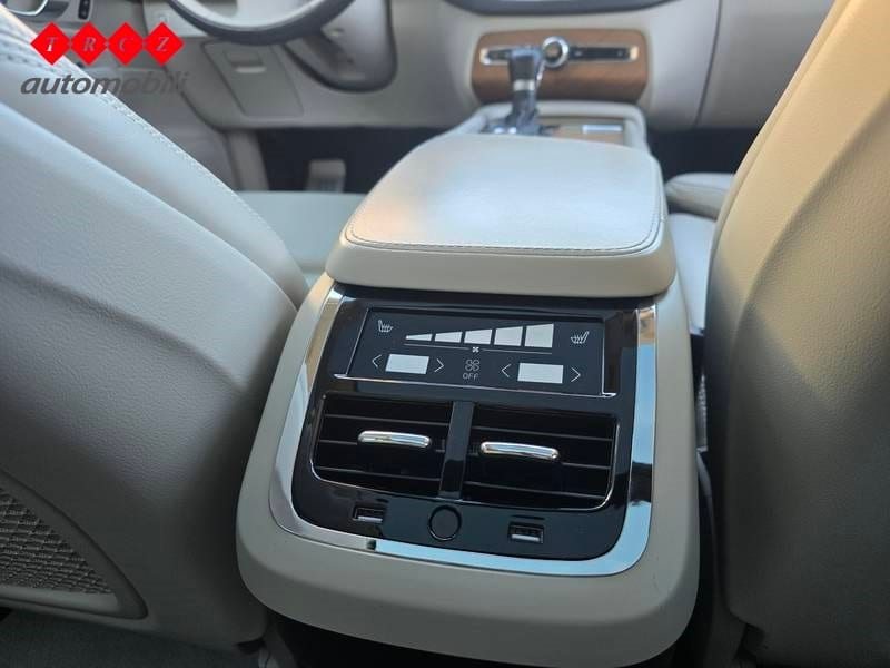 VOLVO XC90 D5 INSCRIPTION - 8