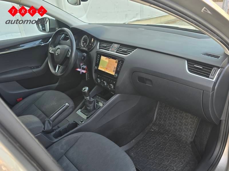 ŠKODA OCTAVIA COMBI 1.6 TDI - 6