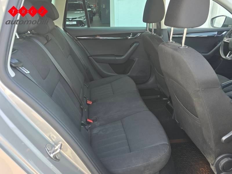 ŠKODA OCTAVIA COMBI 1.6 TDI - 5