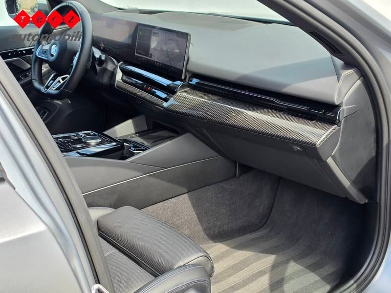 BMW SERIJA 5 520d xDrive M Sport - 6
