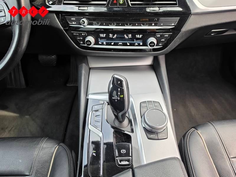 BMW SERIJA 5 520d xDrive - 10
