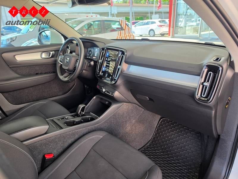 VOLVO XC40 1.5 T3-A MOMENTUM - 6