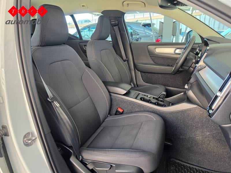 VOLVO XC40 1.5 T3-A MOMENTUM - 7