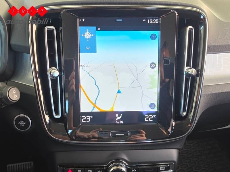 VOLVO XC40 1.5 T3-A MOMENTUM - 10