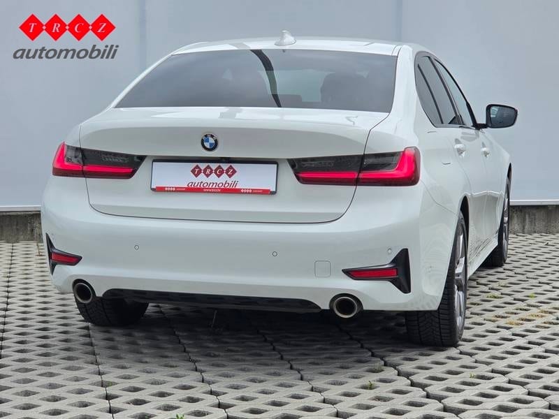 BMW SERIJA 3 320i - 3