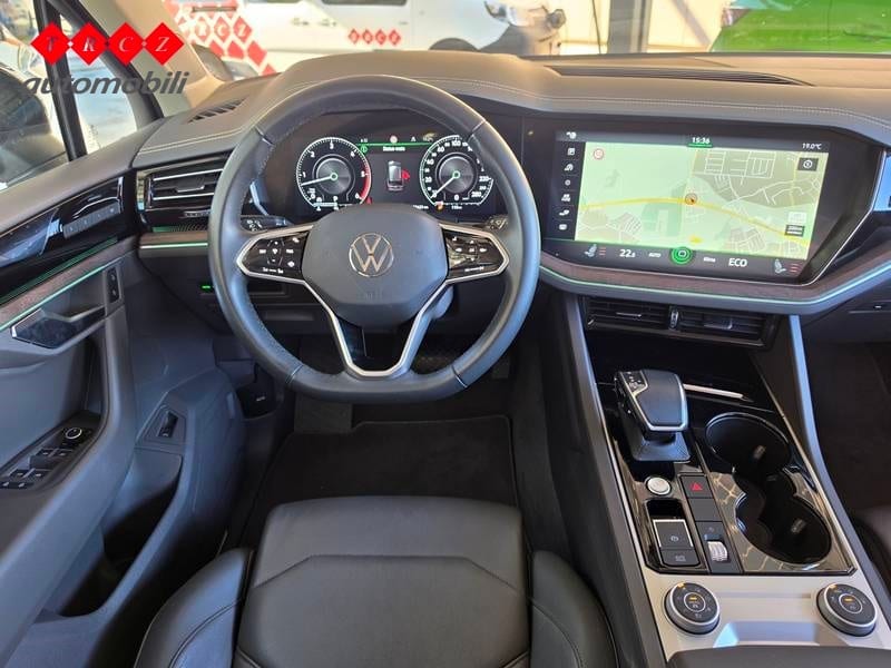 VW TOUAREG 3.0 TDI DSG 4Motion - 9