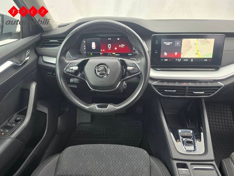 ŠKODA OCTAVIA COMBI 2.0 TDI DSG STYLE - 9