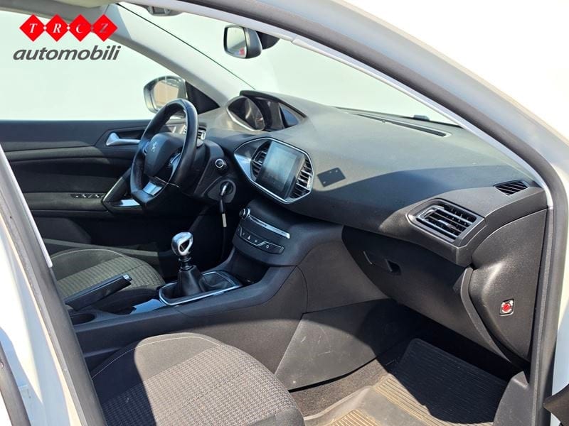 PEUGEOT 308 1.5 HDI - 6