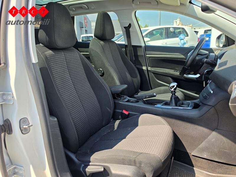 PEUGEOT 308 1.5 HDI - 7