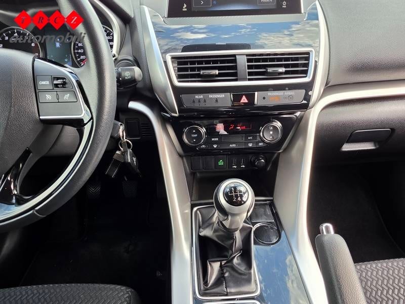 MITSUBISHI ECLIPSE CROSS INVITE 2 WD MT - 10