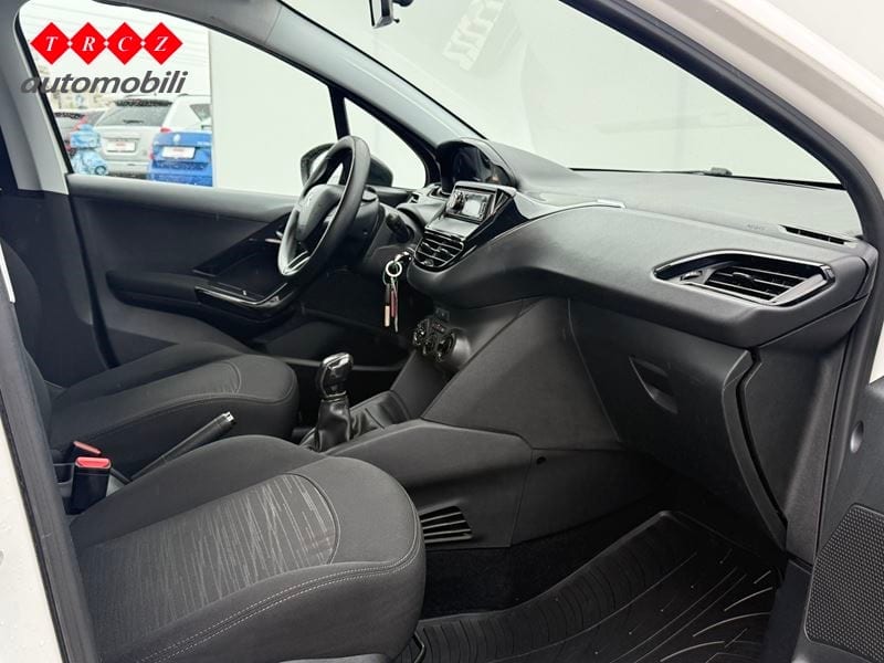 PEUGEOT 208 1.6 HDI - 6