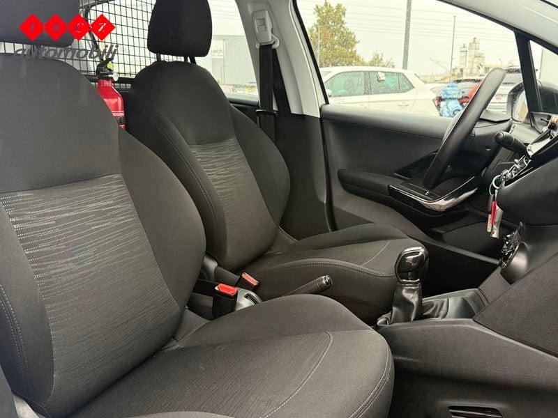 PEUGEOT 208 1.6 HDI - 7