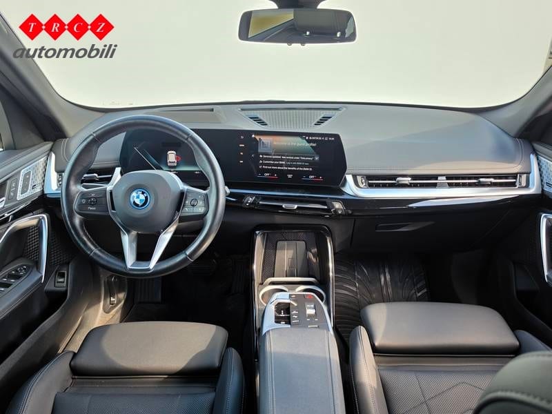 BMW iX1 xDrive 30 - 8