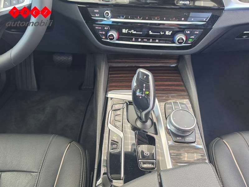 BMW SERIJA 5 530d xDrive - 10