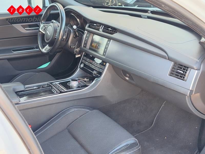 JAGUAR XF 2.0d R sport - 6