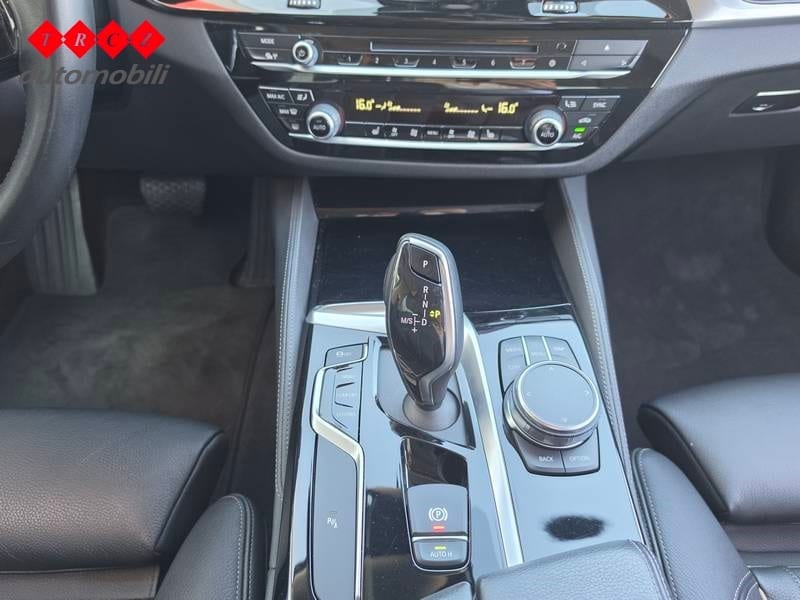 BMW SERIJA 5 520d xDrive - 10