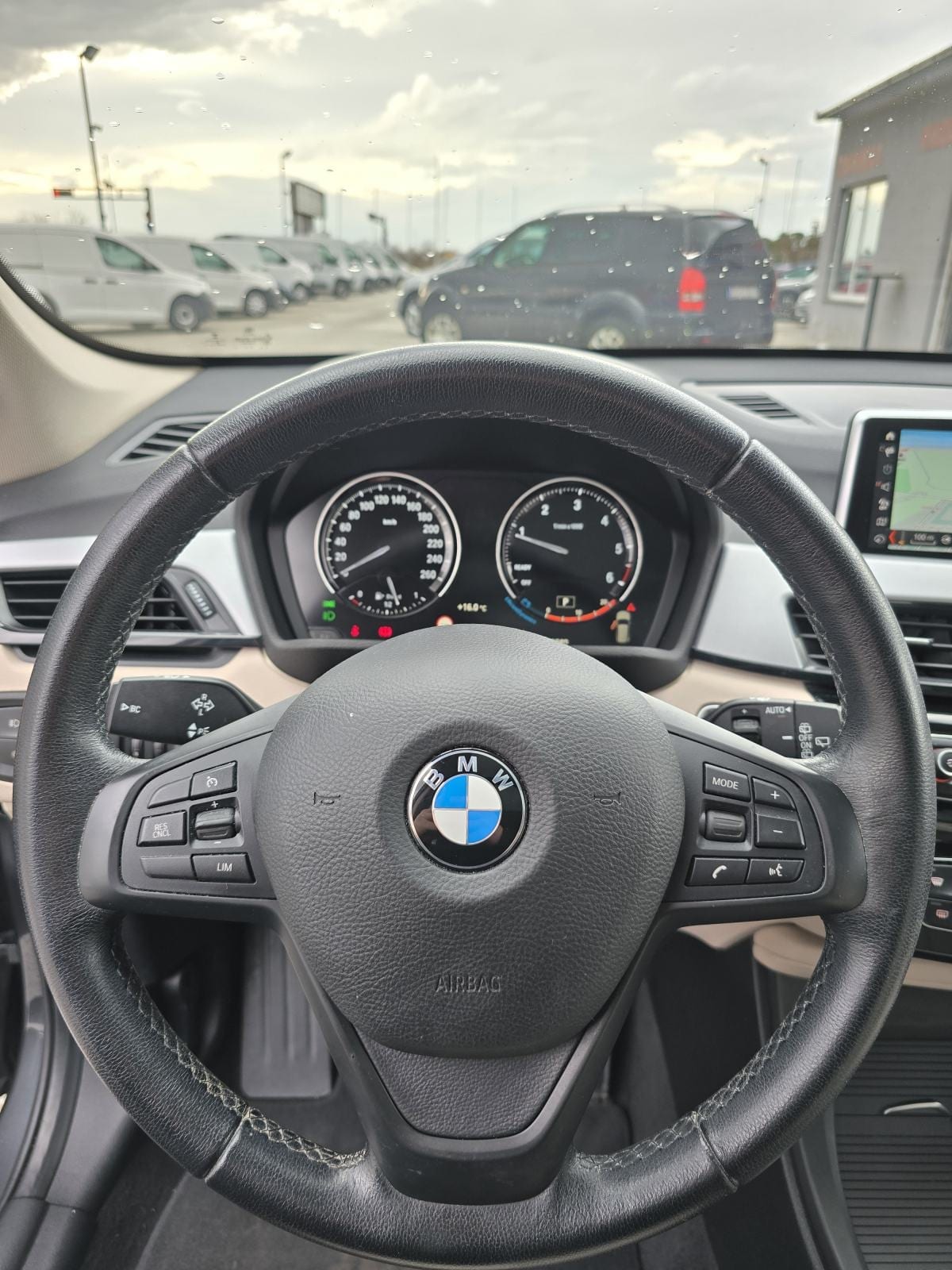 BMW X1 2.0D X-DRIVE * ODLIČNO STANJE * AUTOMATIK * 2020.GOD. * PDV * - 12