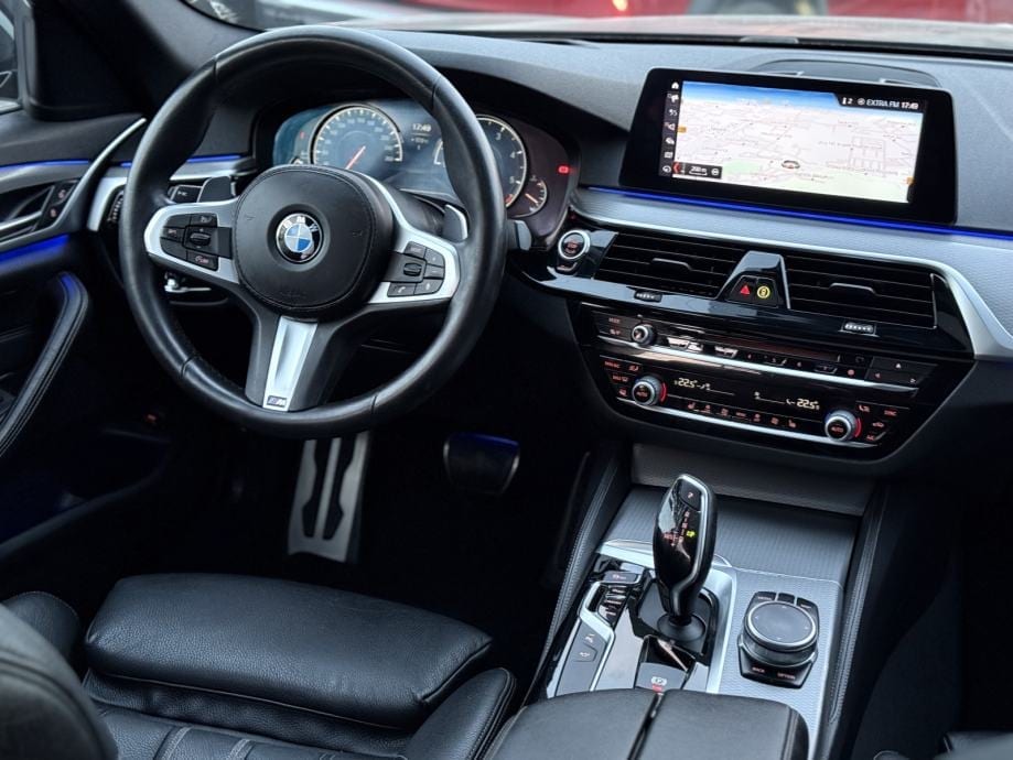 BMW serija 5 520d xDrive * M-Sport * Garancija 12 mjeseci*, 2018 god. - 10