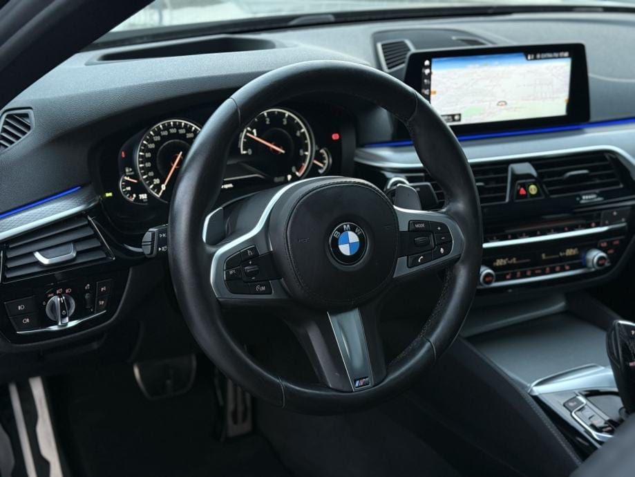BMW serija 5 520d xDrive * M-Sport * Garancija 12 mjeseci*, 2018 god. - 9