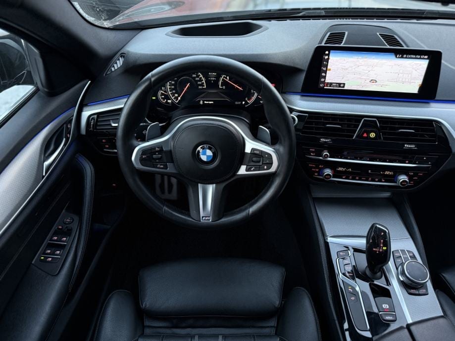 BMW serija 5 520d xDrive * M-Sport * Garancija 12 mjeseci*, 2018 god. - 12