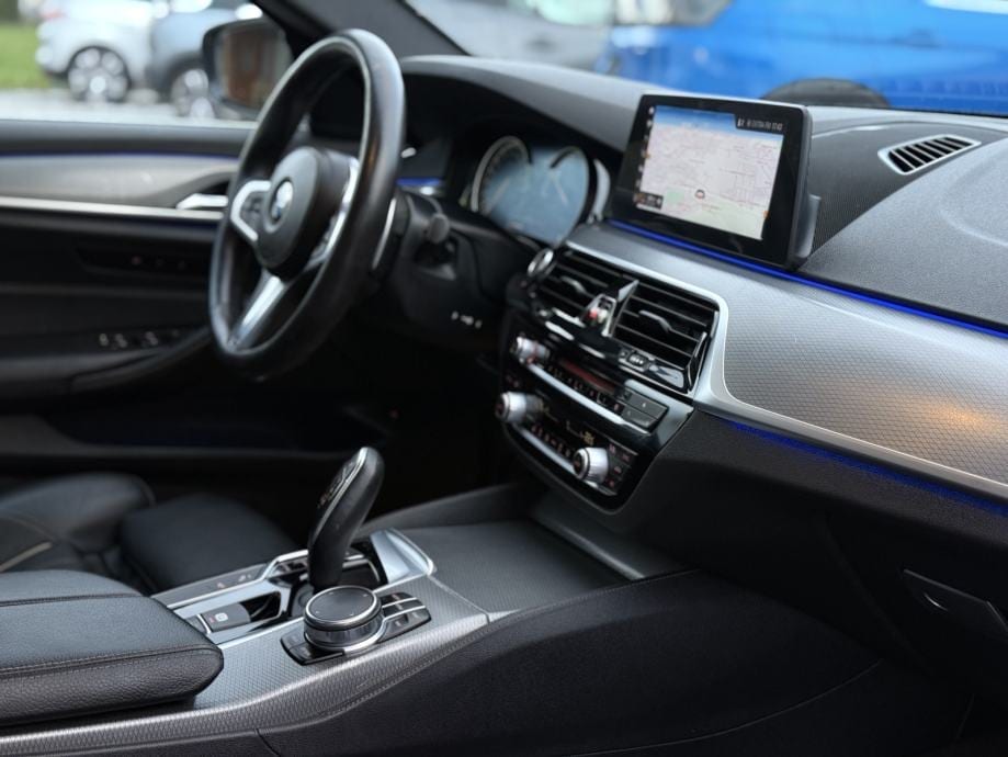 BMW serija 5 520d xDrive * M-Sport * Garancija 12 mjeseci*, 2018 god. - 14