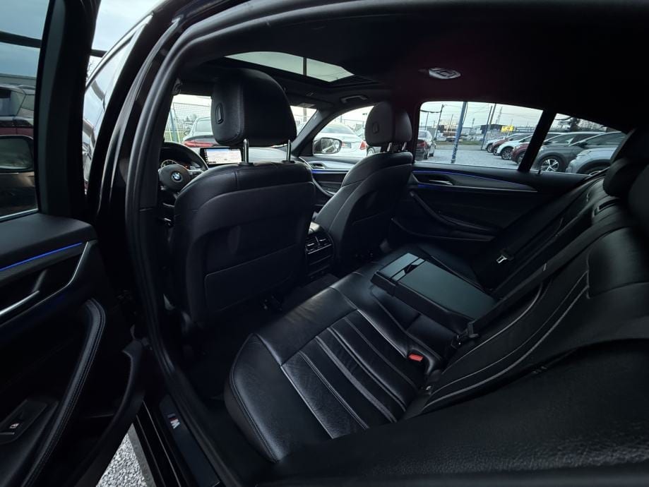 BMW serija 5 520d xDrive * M-Sport * Garancija 12 mjeseci*, 2018 god. - 16