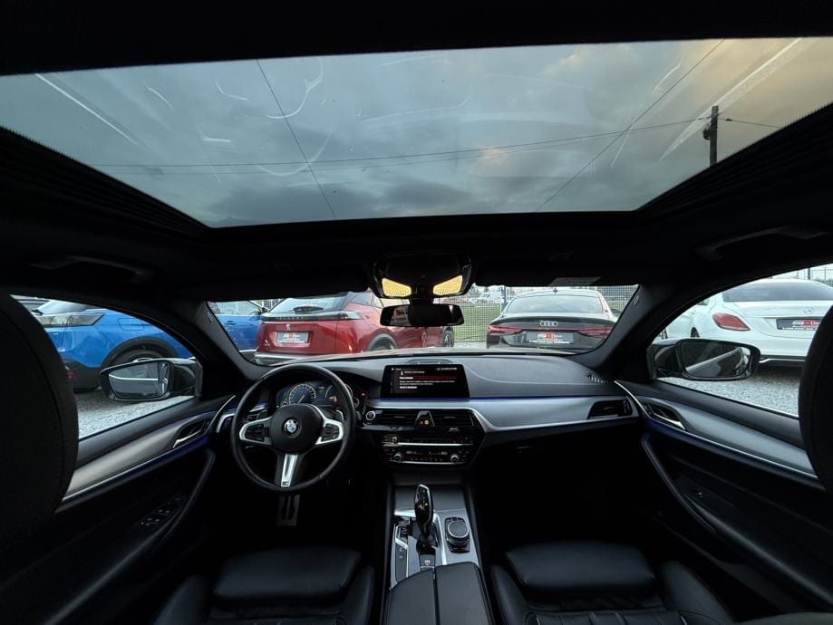 BMW serija 5 520d xDrive * M-Sport * Garancija 12 mjeseci*, 2018 god. - 18