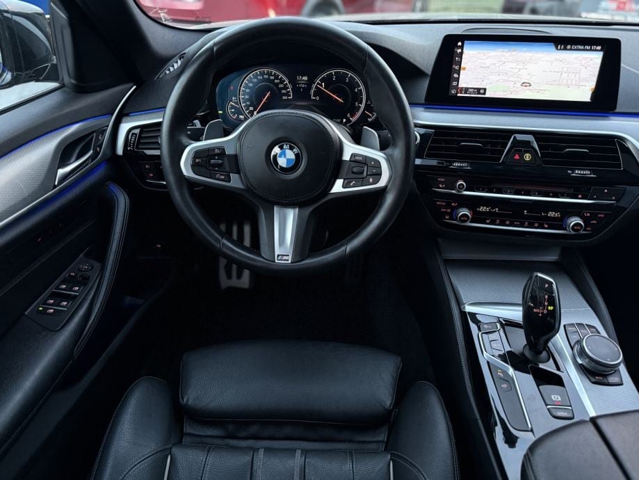 BMW serija 5 520d xDrive * M-Sport * Garancija 12 mjeseci*, 2018 god. - 19