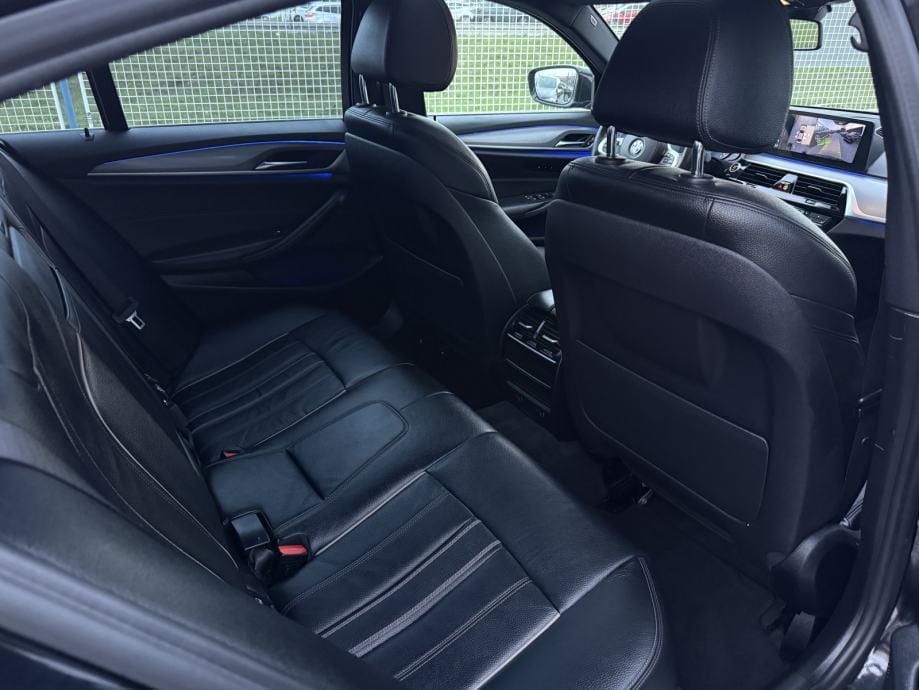 BMW serija 5 520d xDrive * M-Sport * Garancija 12 mjeseci*, 2018 god. - 21