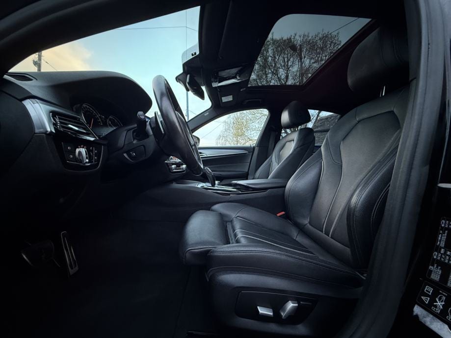 BMW serija 5 520d xDrive * M-Sport * Garancija 12 mjeseci*, 2018 god. - 22