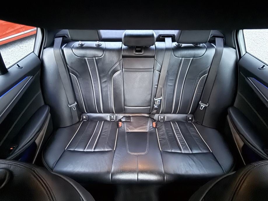 BMW serija 5 520d xDrive * M-Sport * Garancija 12 mjeseci*, 2018 god. - 24