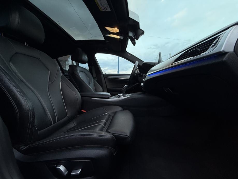 BMW serija 5 520d xDrive * M-Sport * Garancija 12 mjeseci*, 2018 god. - 25