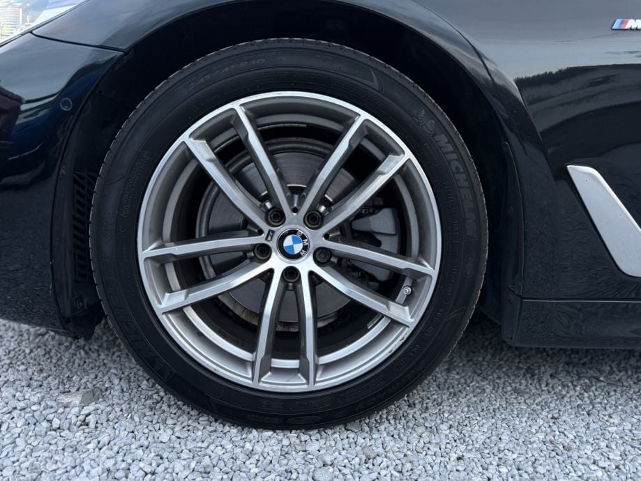 BMW serija 5 520d xDrive * M-Sport * Garancija 12 mjeseci*, 2018 god. - 29
