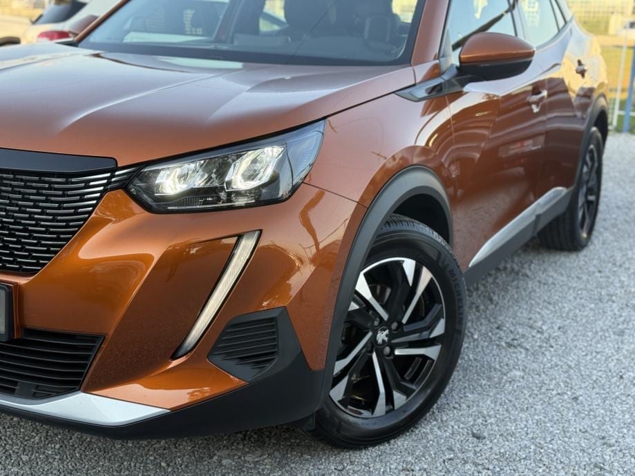 Peugeot 2008 1,2 PureTech *ALLURE* i-Cockpit 3D* Garanacija 12mj.*, 2021 god. - 3