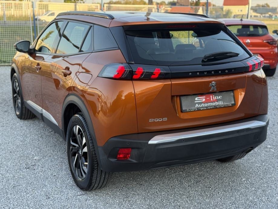 Peugeot 2008 1,2 PureTech *ALLURE* i-Cockpit 3D* Garanacija 12mj.*, 2021 god. - 4