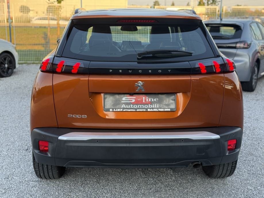 Peugeot 2008 1,2 PureTech *ALLURE* i-Cockpit 3D* Garanacija 12mj.*, 2021 god. - 6