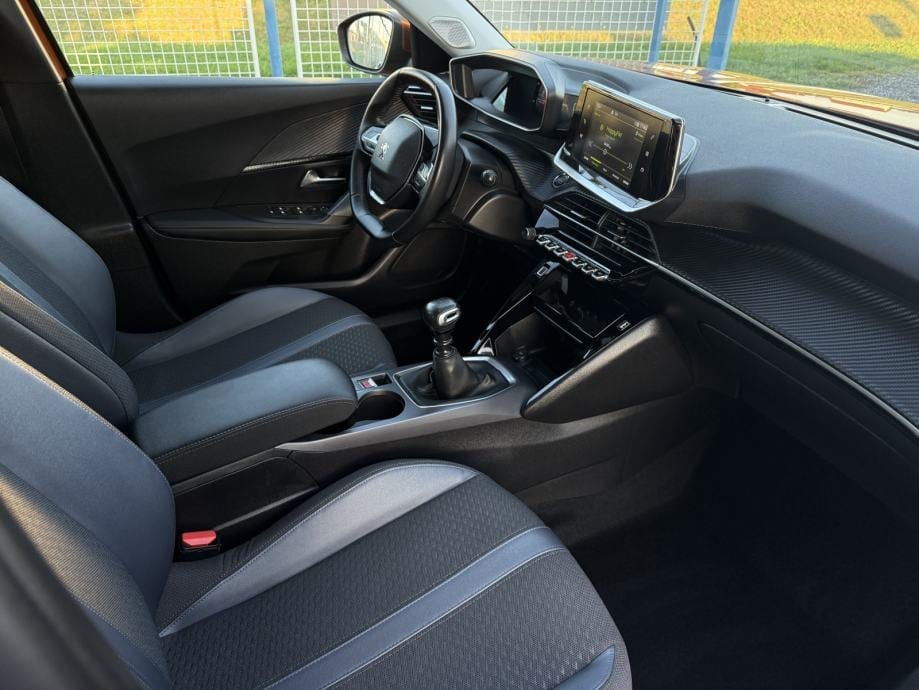 Peugeot 2008 1,2 PureTech *ALLURE* i-Cockpit 3D* Garanacija 12mj.*, 2021 god. - 13