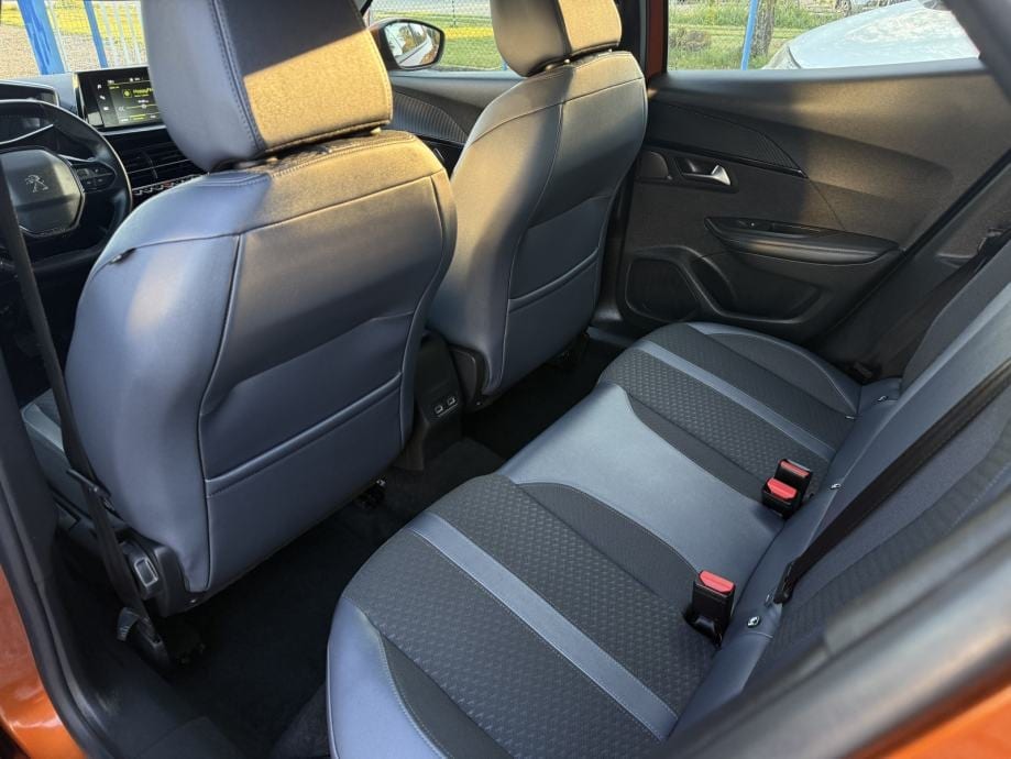 Peugeot 2008 1,2 PureTech *ALLURE* i-Cockpit 3D* Garanacija 12mj.*, 2021 god. - 17