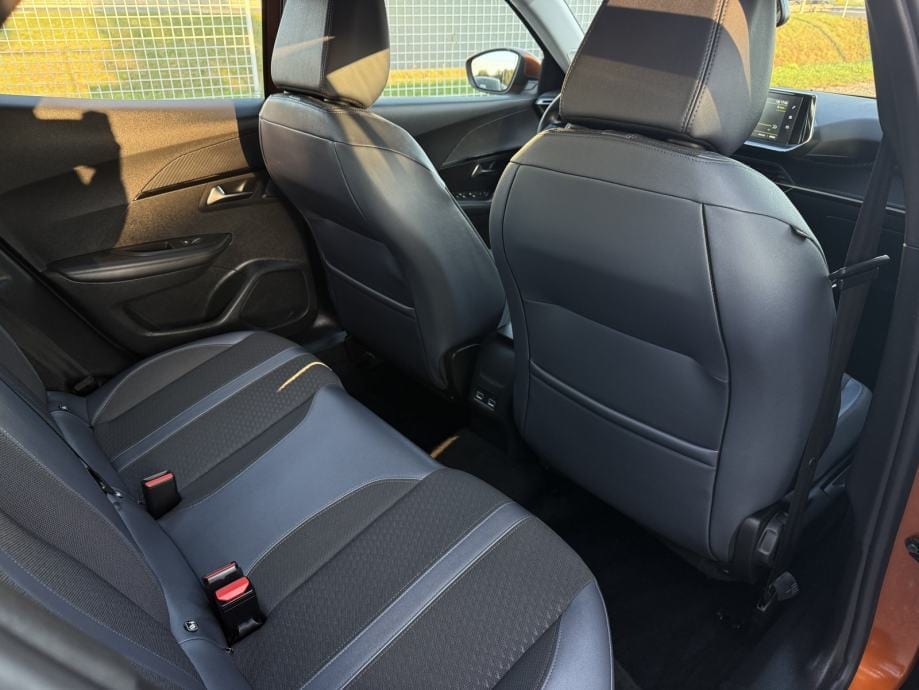 Peugeot 2008 1,2 PureTech *ALLURE* i-Cockpit 3D* Garanacija 12mj.*, 2021 god. - 18