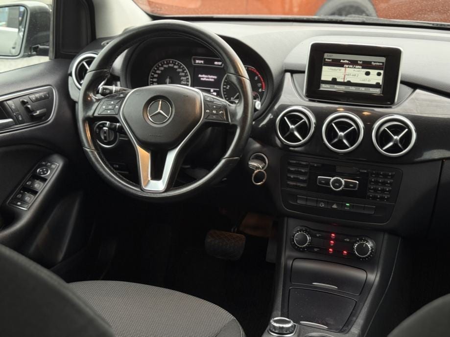 Mercedes-Benz B-klasa 200 CDI Automatik * URBAN *, 2013 god. - 7