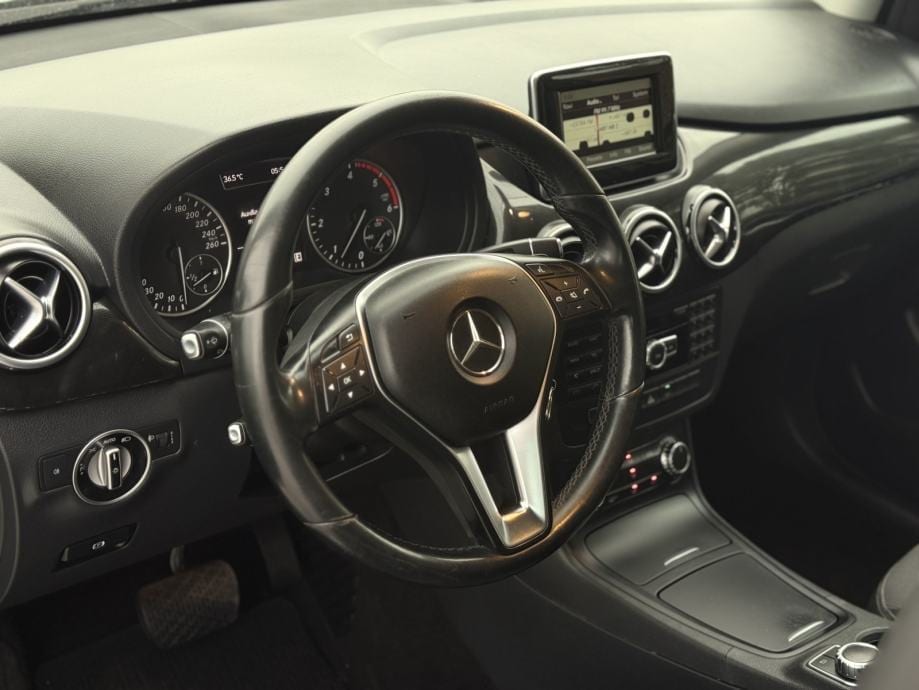 Mercedes-Benz B-klasa 200 CDI Automatik * URBAN *, 2013 god. - 8