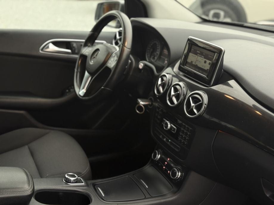 Mercedes-Benz B-klasa 200 CDI Automatik * URBAN *, 2013 god. - 11