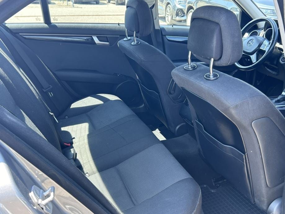 Mercedes-Benz C-klasa 200 CDI AUTOMATIK, NOVI DISKOVI, TOP STANJE - 15