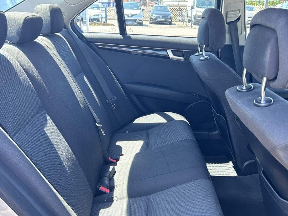 Mercedes-Benz C-klasa 200 CDI AUTOMATIK, NOVI DISKOVI, TOP STANJE - 16